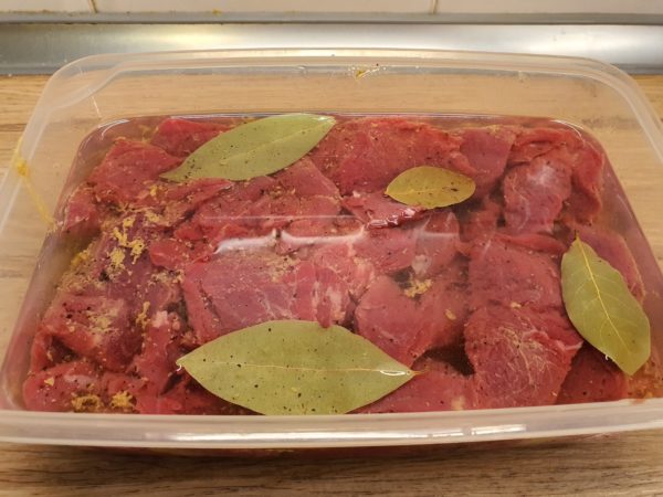 Tatárbifsztek pácolása