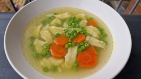Zöldborsóleves gluténmentes galuskával